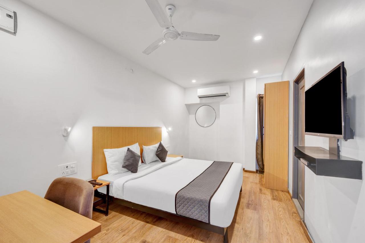 Upar Hotels Uthandi, Ecr Chennai Luaran gambar