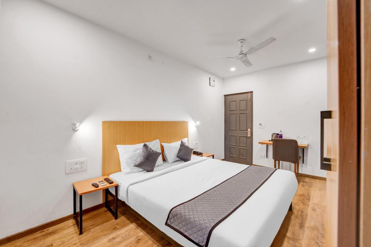 Upar Hotels Uthandi, Ecr Chennai Luaran gambar